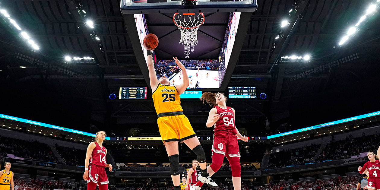 Monika Czinano making a layup