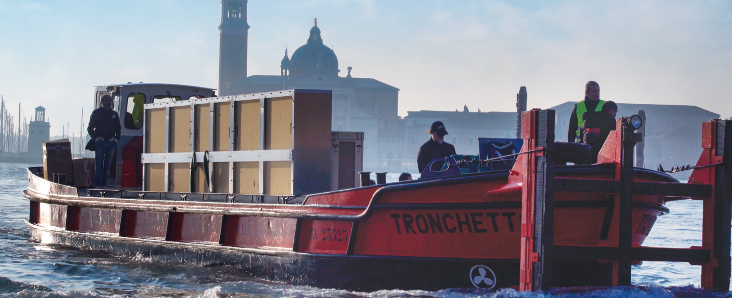 Mural travels down
Venice's Grand
Canal