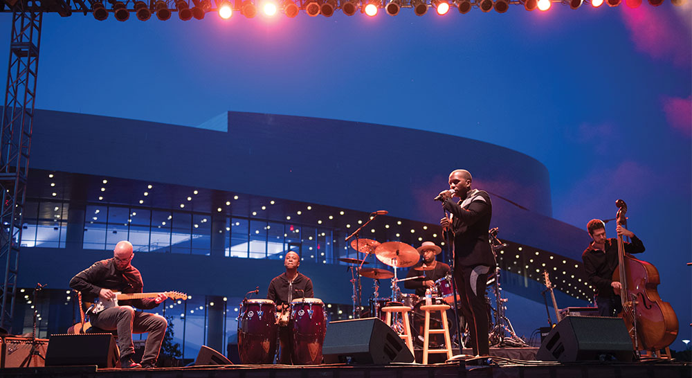 Leslie Odom Jr. performing